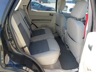 2008 Ford Escape Hybrid z VIN 1FMCU49H38KB35597, wystawiony jako IAAI lot #42225617 z przebiegiem 82 171 mil mil oraz . Historia ofert i sprzedaży dostępna na DreamBid. Obrazek 8.