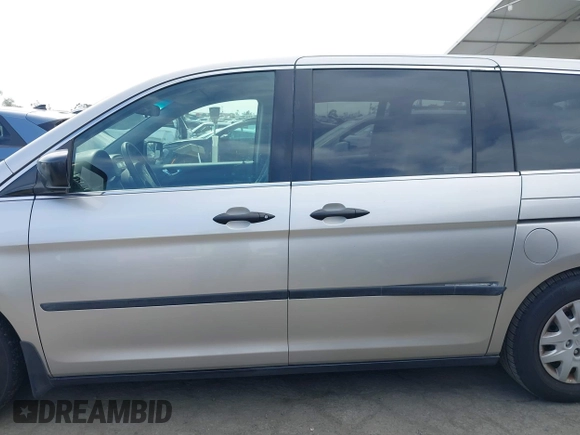 2005 Honda Odyssey LX with VIN 5FNRL38245B096035, listed as a IAAI auction lot 41998823 with 209,177 mi miles. Bid and sale history available at carsss.com. Image 14.