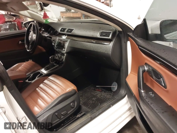 2014 Volkswagen CC Lux with VIN WVWRP7AN9EE519502, listed as a IAAI auction lot 41458158 with 85,988 mi miles. Bid and sale history available at carsss.com. Image 5.