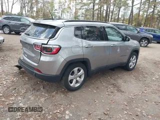2021 Jeep Compass Altitude z VIN 3C4NJCBB3MT585670, wystawiony jako IAAI lot #40813345 z przebiegiem 59 152 mil mil oraz . Historia ofert i sprzedaży dostępna na DreamBid. Obrazek 4.
