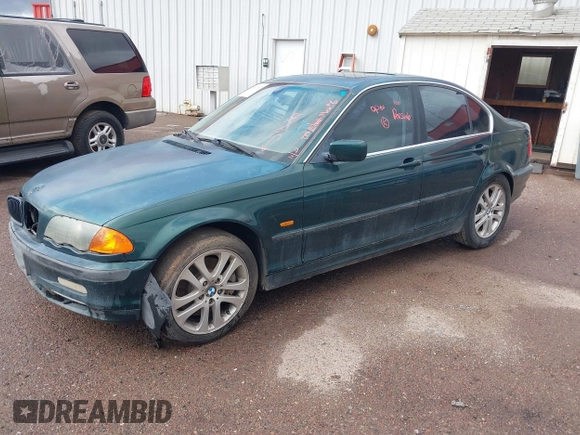 2001 BMW 3 Series 330i with VIN WBAAV53451JS95364, listed as a IAAI auction lot 40947092 with 240,108 mi miles. Bid and sale history available at carsss.com. Image 2.