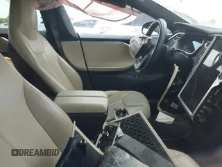2014 Tesla Model S 60 with VIN 5YJSA1H14EFP63897, listed as a IAAI auction lot 42713272 with Not provided miles and . Bid and sale history available at DreamBid. Image 5.