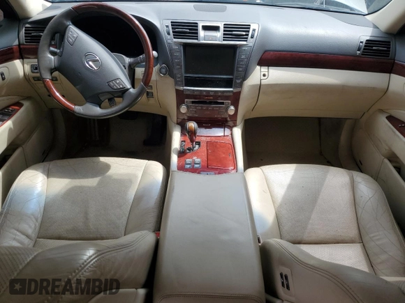 2010 Lexus LS 460 z VIN JTHCL5EF5A5005308, wystawiony jako Copart lot #53843895 z przebiegiem Nie podano mil oraz Szkoda całkowita • Salvage title. Historia ofert i sprzedaży dostępna na DreamBid. Obrazek 8.