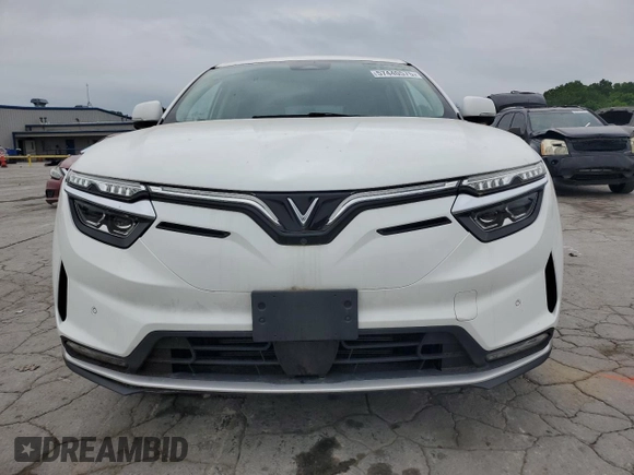2024 VinFast VF 8 Eco z VIN RLLV1AEB7RH004473, wystawiony jako Copart lot #57440575 z przebiegiem 2336 mil mil oraz Tytuł czysty. Historia ofert i sprzedaży dostępna na DreamBid. Obrazek 5.
