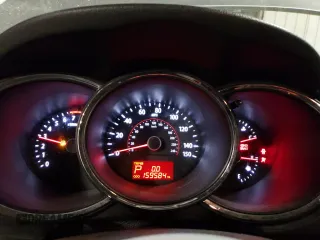 2013 Kia Sorento EX z VIN 5XYKUDA21DG411766, wystawiony jako Copart lot #55960765 z przebiegiem 159 584 mil mil oraz Szkoda całkowita • Salvage title. Historia ofert i sprzedaży dostępna na DreamBid. Obrazek 9.