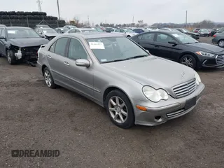 2007 Mercedes-Benz C 280 Luxury z VIN WDBRF92HX7F871684, wystawiony jako IAAI lot #41461023 z przebiegiem 176 038 mil mil oraz . Historia ofert i sprzedaży dostępna na DreamBid. Obrazek 1.