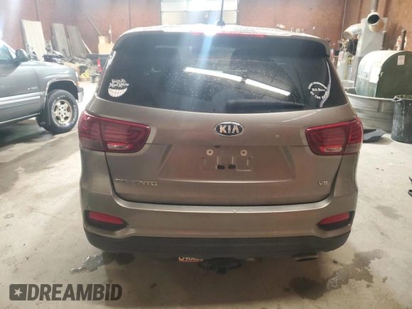 2019 Kia Sorento LX z VIN 5XYPGDA58KG487702, wystawiony jako Copart lot #58161275 z przebiegiem 91 928 mil mil oraz Szkoda całkowita • Salvage title. Historia ofert i sprzedaży dostępna na DreamBid. Obrazek 6.