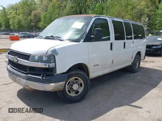 2005 Chevrolet Express Passenger z VIN 1GAHG35U051181753, wystawiony jako IAAI lot #42074333 z przebiegiem 335 090 mil mil oraz . Historia ofert i sprzedaży dostępna na DreamBid. Obrazek 2.