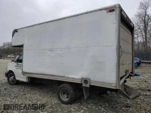 2005 Chevrolet Express Commercial C7L DRW with VIN 1GBJG31U251204341, listed as a Copart auction lot 48927935 with 220,497 mi miles and Salvage Title. Bid and sale history available at carsss.com. Image 2.