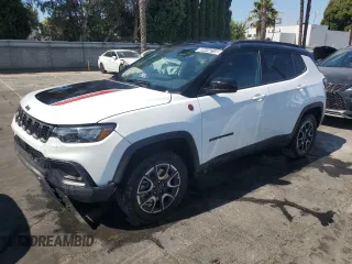 2025 Jeep Compass Trailhawk с VIN 3C4NJDDN4ST536911, выставлен на аукционе Copart как лот 65444215 с пробегом 16 172 миль миль и Чистый • Clean title. История ставок и продаж доступна на DreamBid. Изображение 1.