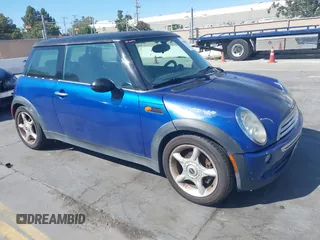 2006 MINI Hardtop with VIN WMWRC33576TK94086, listed as a IAAI auction lot 42850878 with 138,513 mi miles and . Bid and sale history available at DreamBid. Image 1.