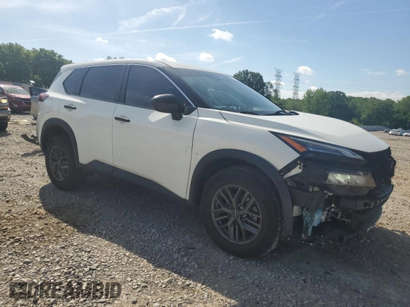 2022 Nissan Rogue S z VIN 5N1BT3AA1NC703987, wystawiony jako Copart lot #52590875 z przebiegiem 89 041 mil mil oraz Szkoda całkowita • Salvage title. Historia ofert i sprzedaży dostępna na DreamBid. Obrazek 4.