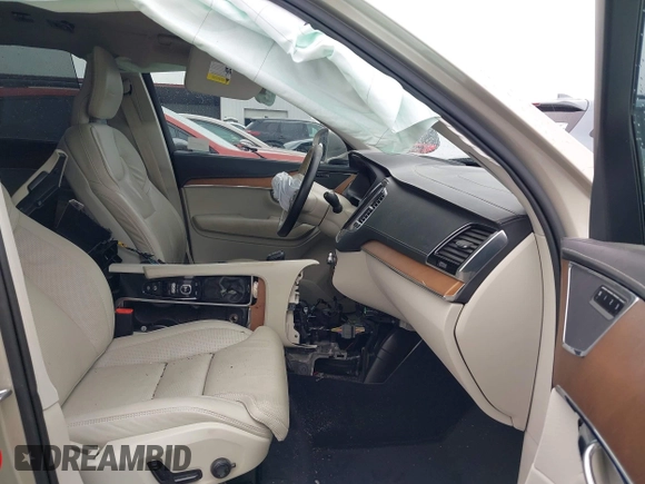 2017 Volvo XC90 Inscription with VIN YV4A22PL1H1112366, listed as a IAAI auction lot 41910218 with 67,771 mi miles. Bid and sale history available at carsss.com. Image 5.