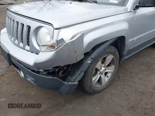 2017 Jeep Patriot High Altitude z VIN 1C4NJPFA9HD118354, wystawiony jako IAAI lot #41848700 z przebiegiem 82 624 mil mil oraz . Historia ofert i sprzedaży dostępna na DreamBid. Obrazek 6.