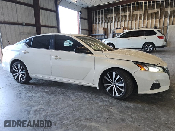 2020 Nissan Altima SR with VIN 1N4AL4CV8LC151610, listed as a Copart auction lot 82953194 with 104,357 mi miles and Clean Title. Bid and sale history available at carsss.com. Image 4.