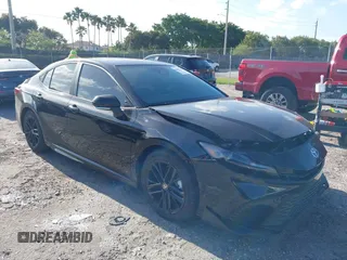2025 Toyota Camry LE z VIN 4T1DAACK2SU545657, wystawiony jako IAAI lot #42101691 z przebiegiem 3 231 mil mil oraz . Historia ofert i sprzedaży dostępna na DreamBid. Obrazek 1.