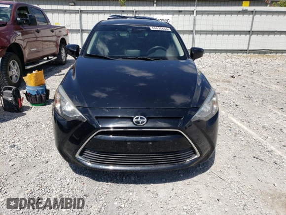 2016 Scion iA z VIN 3MYDLBZV8GY129477, wystawiony jako Copart lot #65612833 z przebiegiem 72 741 mil mil oraz . Historia ofert i sprzedaży dostępna na DreamBid. Obrazek 5.