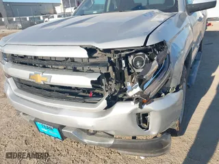 2018 Chevrolet Silverado 1500 LT with VIN 1GCVKREC1JZ343680, listed as a IAAI auction lot 41114773 with 92,889 mi miles. Bid and sale history available at carsss.com. Image 6.