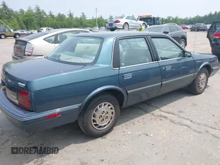 1994 Oldsmobile Cutlass Ciera S z VIN 1G3AG55M3R6441530, wystawiony jako IAAI lot #42404529 z przebiegiem 78 518 mil mil oraz . Historia ofert i sprzedaży dostępna na DreamBid. Obrazek 4.