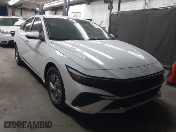 2025 Hyundai Elantra SE z VIN KMHLL4DG5SU913590, wystawiony jako IAAI lot #41900727 z przebiegiem 3 406 mil mil oraz . Historia ofert i sprzedaży dostępna na DreamBid. Obrazek 1.