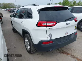 2017 Jeep Cherokee Latitude z VIN 1C4PJLCB4HD218750, wystawiony jako IAAI lot #42104697 z przebiegiem 153 708 mil mil oraz . Historia ofert i sprzedaży dostępna na DreamBid. Obrazek 3.