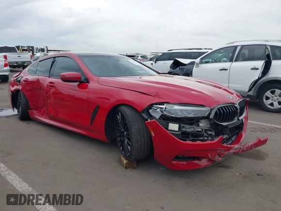 2022 BMW 8 Series M850i z VIN WBAGV8C04NCH90015, wystawiony jako IAAI lot #42020711 z przebiegiem 39 801 mil mil oraz . Historia ofert i sprzedaży dostępna na DreamBid. Obrazek 1.
