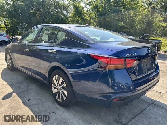 2020 Nissan Altima S with VIN 1N4BL4BV7LC193210, listed as a IAAI auction lot 42031147 with 206,195 mi miles and . Bid and sale history available at DreamBid. Image 4.