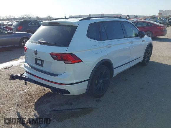 2024 Volkswagen Tiguan SE R-Line Black with VIN 3VVCB7AX0RM099863, listed as a IAAI auction lot 41851884 with 14,091 mi miles and . Bid and sale history available at DreamBid. Image 4.