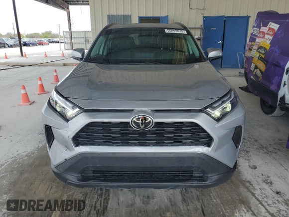 2022 Toyota RAV4 XLE with VIN 2T3W1RFV7NW233780, listed as a Copart auction lot 55099615 with 28,819 mi miles and Non repairable. Bid and sale history available at DreamBid. Image 5.