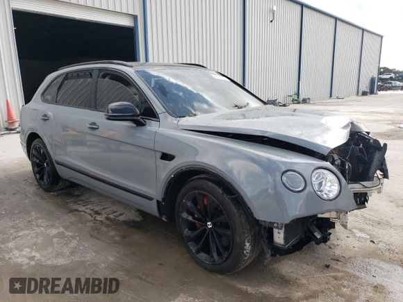 2017 Bentley Bentayga W12 z VIN SJAAC2ZV9HC015680, wystawiony jako Copart lot #46197784 z przebiegiem Nie podano mil oraz . Historia ofert i sprzedaży dostępna na DreamBid. Obrazek 4.