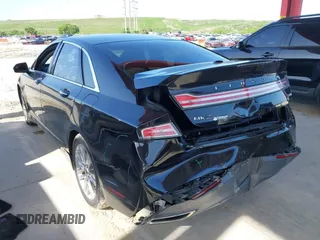 2014 Lincoln MKZ Hybrid z VIN 3LN6L2LU5ER831041, wystawiony jako IAAI lot #42447895 z przebiegiem 92 102 mil mil oraz . Historia ofert i sprzedaży dostępna na DreamBid. Obrazek 3.