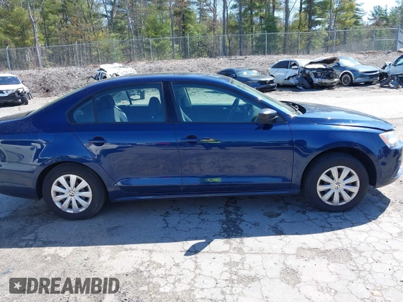 2014 Volkswagen Jetta S z VIN 3VW2K7AJ4EM256582, wystawiony jako IAAI lot #42115329 z przebiegiem 154 096 mil mil oraz . Historia ofert i sprzedaży dostępna na DreamBid. Obrazek 13.