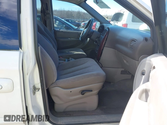 2003 Chrysler Town & Country LX with VIN 2C4GP44L33R117314, listed as a IAAI auction lot 41674437 with Not Provided miles and . Bid and sale history available at DreamBid. Image 5.