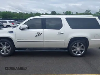 2011 Cadillac Escalade ESV Premium z VIN 1GYS4JEF9BR130075, wystawiony jako IAAI lot #42201585 z przebiegiem 237 607 mil mil oraz . Historia ofert i sprzedaży dostępna na DreamBid. Obrazek 15.