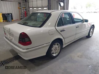 1998 Mercedes-Benz C 230/260/280/320 с VIN WDBHA23G4WA593965, выставлен на аукционе IAAI как лот 42104578 с пробегом 268 327 миль миль и . История ставок и продаж доступна на DreamBid. Изображение 4.
