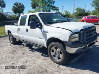 2006 Ford Super Duty F-250 XL with VIN 1FTSW21P36ED38938, listed as a IAAI auction lot 41835792 with 202,794 mi miles. Bid and sale history available at carsss.com. Image 1.