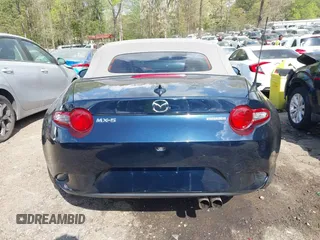 2021 Mazda MX-5 Miata Grand Touring с VIN JM1NDAD79M0457032, выставлен на аукционе IAAI как лот 41931348 с пробегом 47 874 миль миль и . История ставок и продаж доступна на DreamBid. Изображение 16.