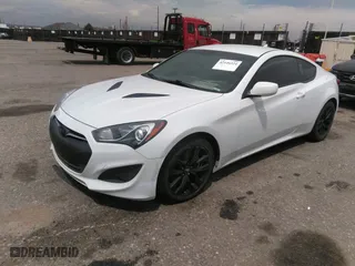 2013 Hyundai Genesis Coupe 2.0T Premium with VIN KMHHT6KD5DU096084, listed as a IAAI auction lot 42126324 with 76,518 mi miles. Bid and sale history available at carsss.com. Image 2.