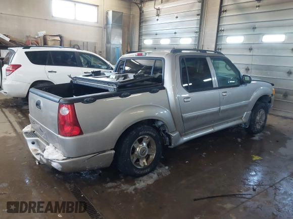 2004 Ford Explorer Sport Trac XLS z VIN 1FMZU77K84UB99207, wystawiony jako IAAI lot #41621860 z przebiegiem 126 634 mil mil oraz . Historia ofert i sprzedaży dostępna na DreamBid. Obrazek 4.