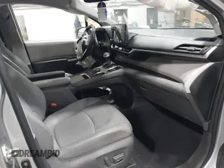 2021 Toyota Sienna XLE with VIN 5TDYRKEC8MS012536, listed as a IAAI auction lot 41690219 with 86,823 mi miles. Bid and sale history available at carsss.com. Image 5.