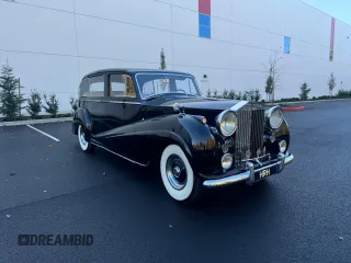 1954 Rolls-Royce Wraith z VIN LDLW7, wystawiony jako Copart lot #79949604 z przebiegiem 80 508 mil mil oraz Tytuł czysty. Historia ofert i sprzedaży dostępna na DreamBid. Obrazek 1.