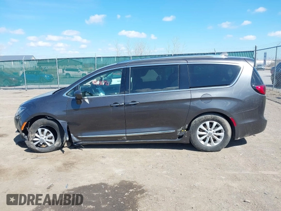 2018 Chrysler Pacifica Touring L with VIN 2C4RC1BGXJR356199, listed as a IAAI auction lot 41886721 with 111,514 mi miles and . Bid and sale history available at DreamBid. Image 14.