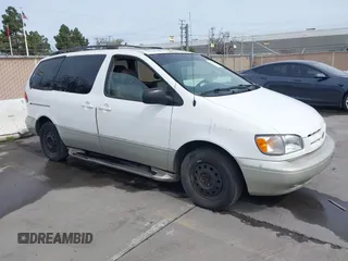 1998 Toyota Sienna LE with VIN 4T3ZF13C9WU088651, listed as a IAAI auction lot 41820184 with 172,808 mi miles. Bid and sale history available at carsss.com. Image 1.