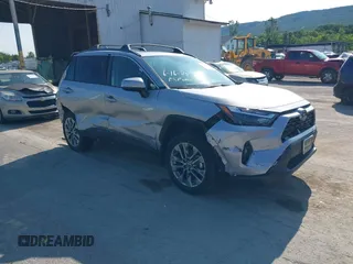 2024 Toyota RAV4 XLE Premium z VIN 2T3A1RFV2RC461798, wystawiony jako IAAI lot #42556671 z przebiegiem 14 319 mil mil oraz . Historia ofert i sprzedaży dostępna na DreamBid. Obrazek 1.