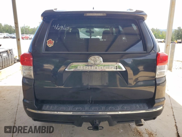 2010 Toyota 4Runner SR5 z VIN JTEZU5JR8A5000530, wystawiony jako Copart lot #55772475 z przebiegiem Nie podano mil oraz Szkoda całkowita • Salvage title. Historia ofert i sprzedaży dostępna na DreamBid. Obrazek 6.