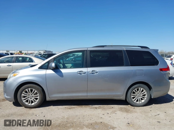 2011 Toyota Sienna XLE AAS with VIN 5TDYK3DCXBS172586, listed as a IAAI auction lot 41835992 with 203,599 mi miles. Bid and sale history available at carsss.com. Image 14.