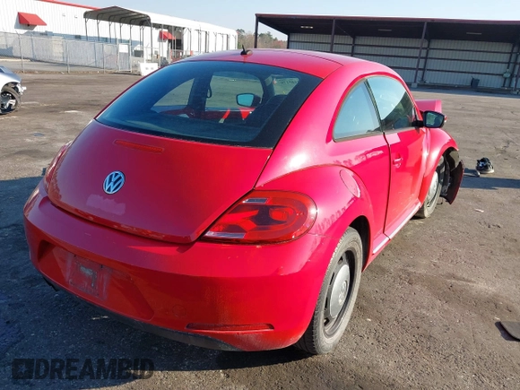 2013 Volkswagen Beetle Fender Edition z VIN 3VWJP7AT8DM674981, wystawiony jako IAAI lot #41685176 z przebiegiem 65 283 mil mil oraz . Historia ofert i sprzedaży dostępna na DreamBid. Obrazek 4.