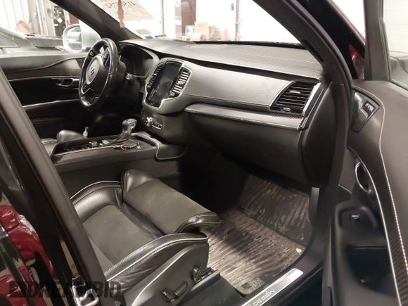 2019 Volvo XC90 R-Design with VIN YV4A22PM6K1506042, listed as a IAAI auction lot 41565752 with 93,098 mi miles. Bid and sale history available at carsss.com. Image 5.