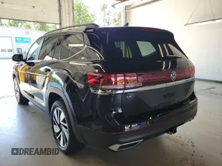 2024 Volkswagen Atlas SE z VIN 1V2HR2CA9RC554298, wystawiony jako IAAI lot #42851017 z przebiegiem 18 815 mil mil oraz . Historia ofert i sprzedaży dostępna na DreamBid. Obrazek 12.