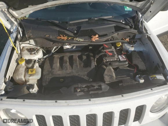 2014 Jeep Patriot Latitude with VIN 1C4NJRFB7ED630193, listed as a Copart auction lot 50415355 with 175,563 mi miles and Salvage Title. Bid and sale history available at carsss.com. Image 12.